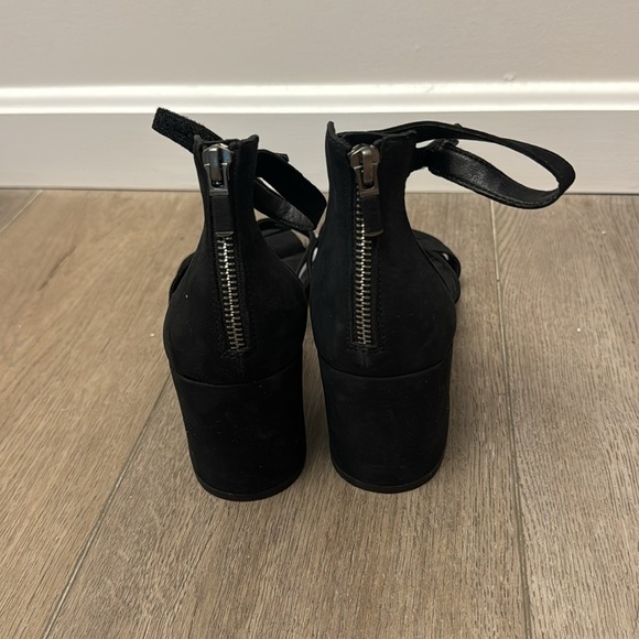 NEW! Eileen Fisher Black Noni Sandal - Size 11 🚁
